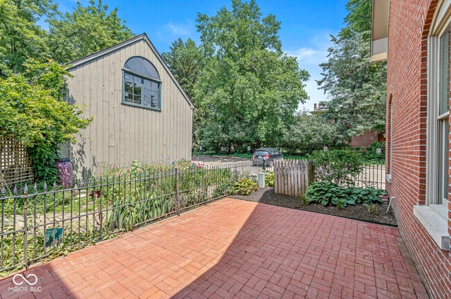 Building Photo - 331 N East St