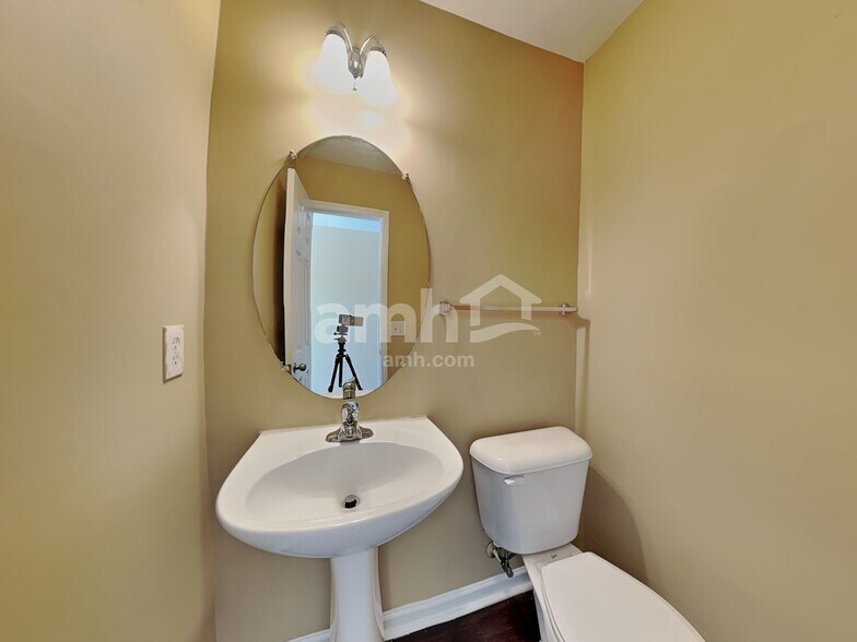 Building Photo - 3827 Chehaw Dr