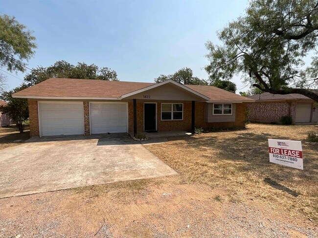Primary Photo - 1822 Greenwood Ln