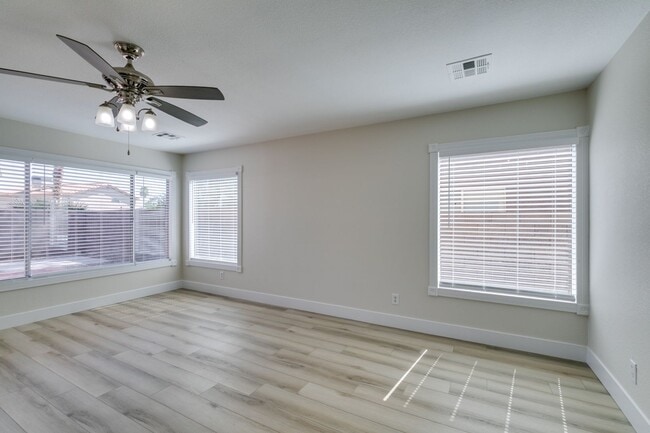 Building Photo - WHITNEY RANCH FRESHLY UPDATED 4 BEDROOM HOME WITH LARGE BACKYARD