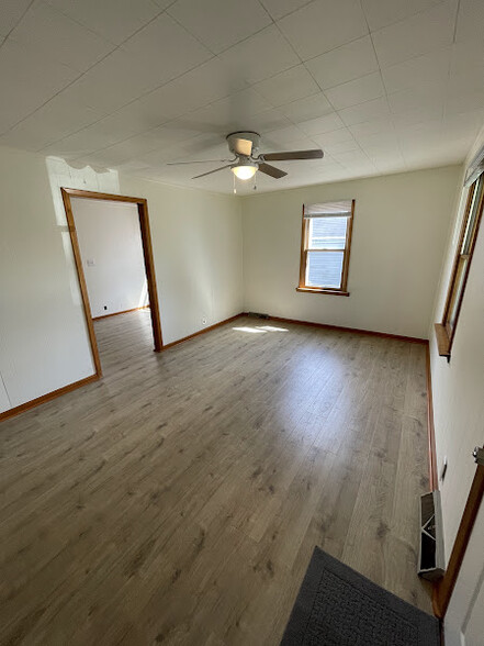 Building Photo - 1536 Barney Ave