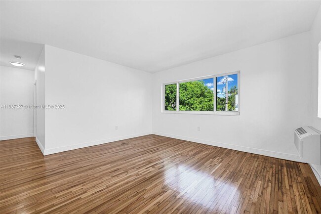 Building Photo - 320 85th St