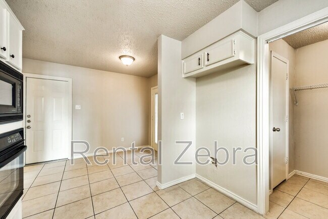 Building Photo - 500 Woodhollow Dr