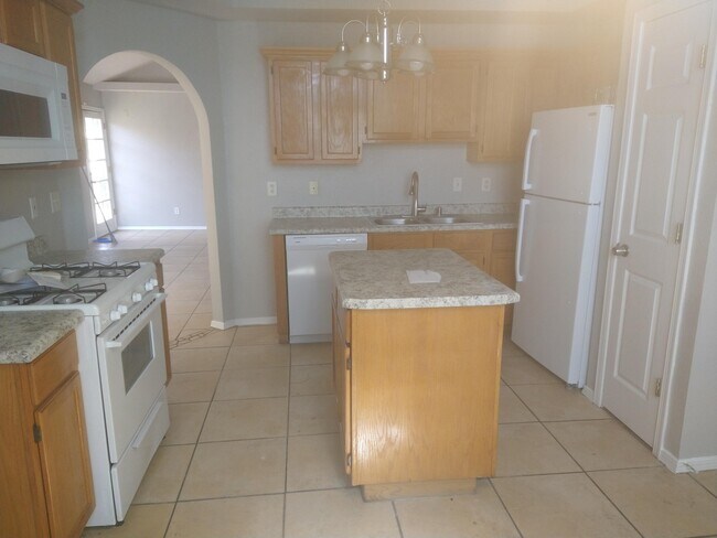 Building Photo - 3920 Tierra Marfil Rd