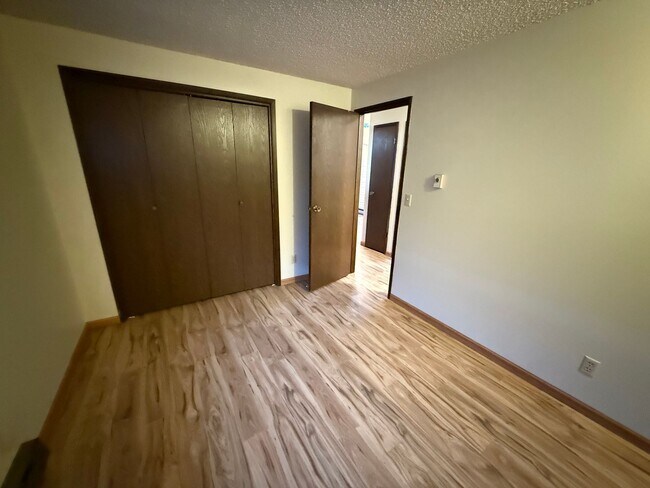 Building Photo - Charming Retro-Style 2BR in Prime Downtown Location