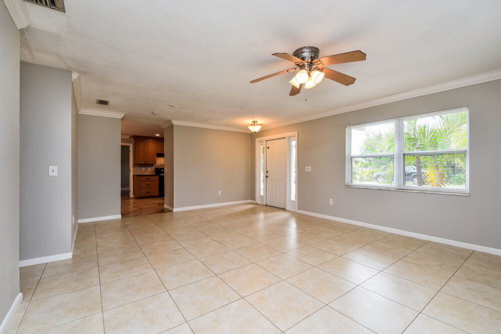 Building Photo - 5595 Sunrise Dr