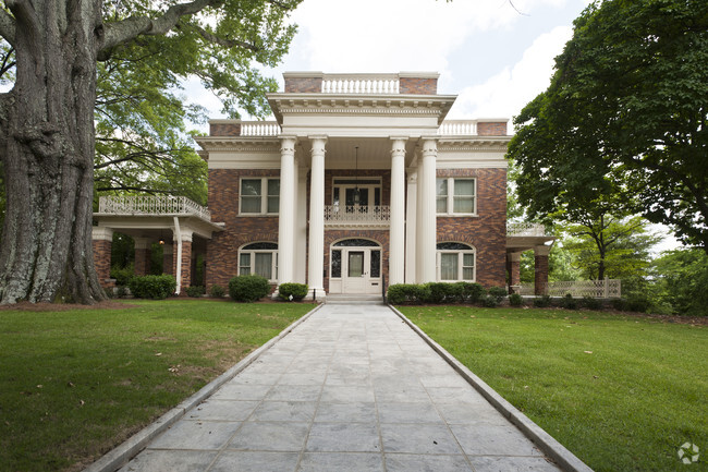 Primary Photo - Herndon House Apartments