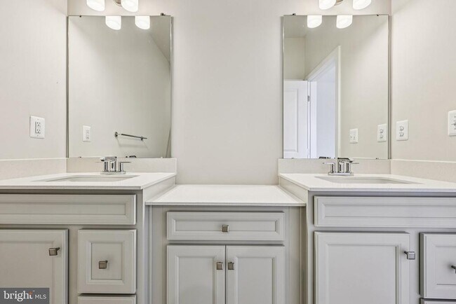 Building Photo - 9389 Edenderry Dr