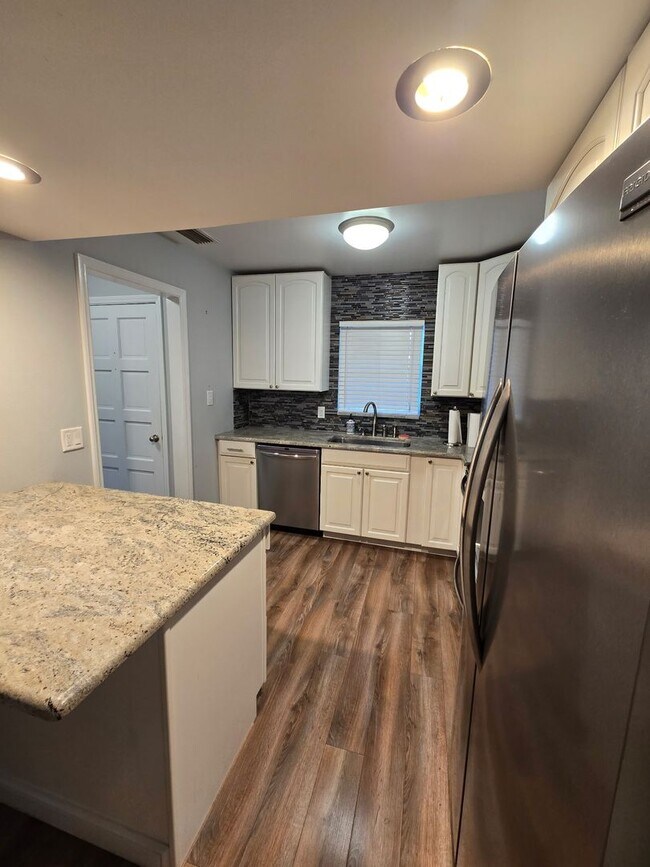 Building Photo - 1118 Villa Ln