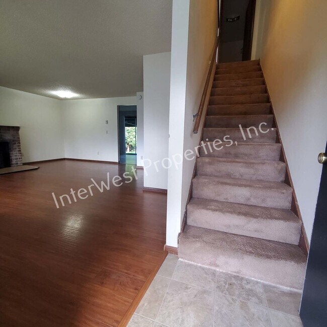 Building Photo - JOHNS01