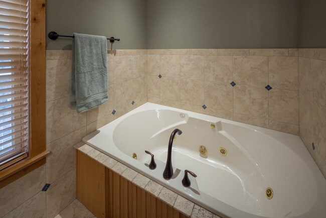 Building Photo - 1608 Gale Ct