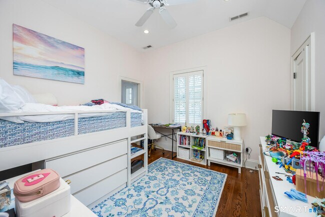 Building Photo - 20 Outlook Dr