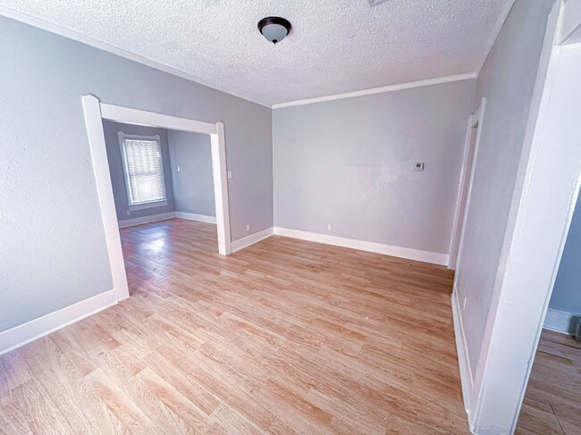 Building Photo - 1107 Avenue A