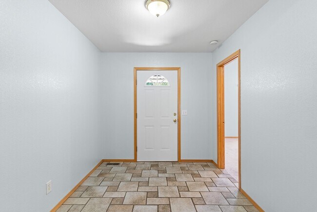 Building Photo - 3 Bedroom, 2 Bathroom Home in Republic Sch...