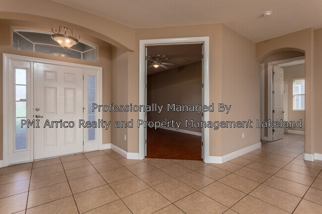 Building Photo - 3960 Sunset Lake Dr
