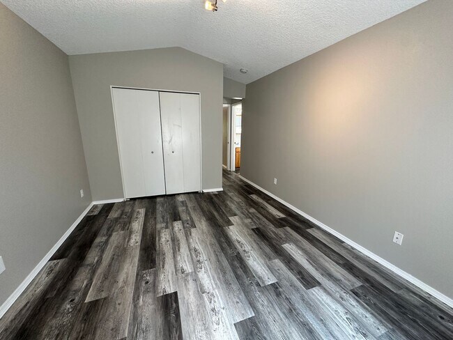 Building Photo - Lydia Court Duplex