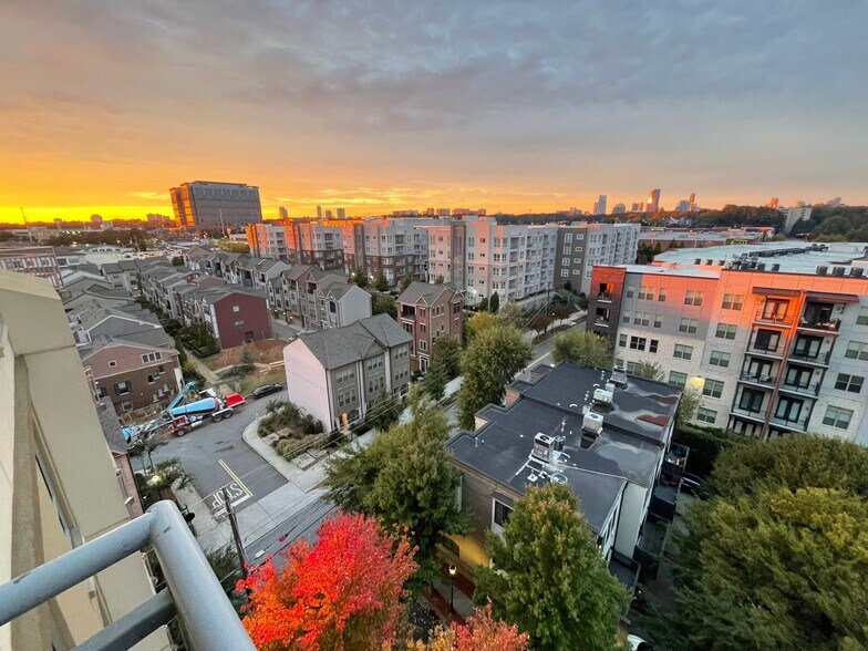 Building Photo - 711 Cosmopolitan Dr NE