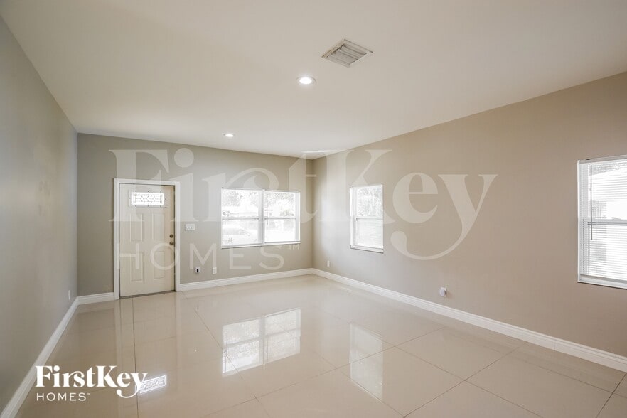 Building Photo - 2835 NW 14th St