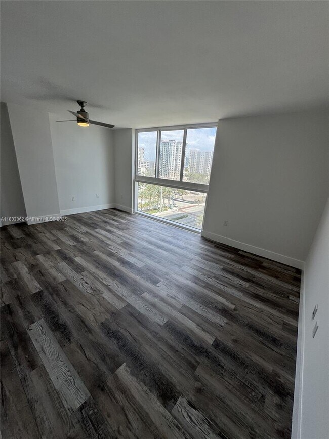 Building Photo - 15645 Collins Ave