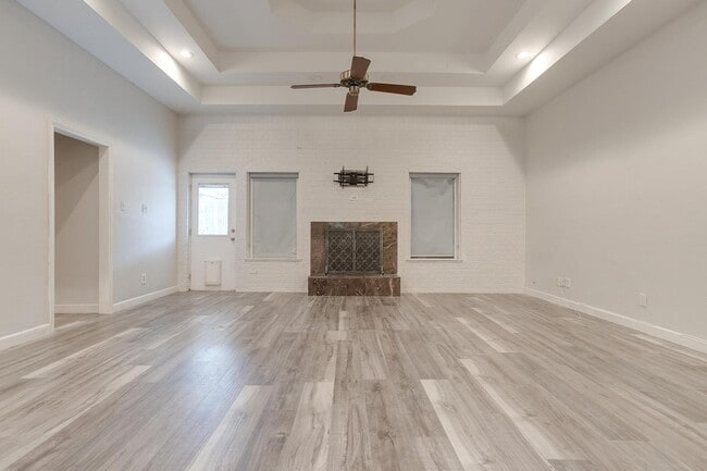 Building Photo - Beautiful 3 Bed, 2 Bath Home in Well Established Holiday West Neighborhood W /Pool and Pool Servi...