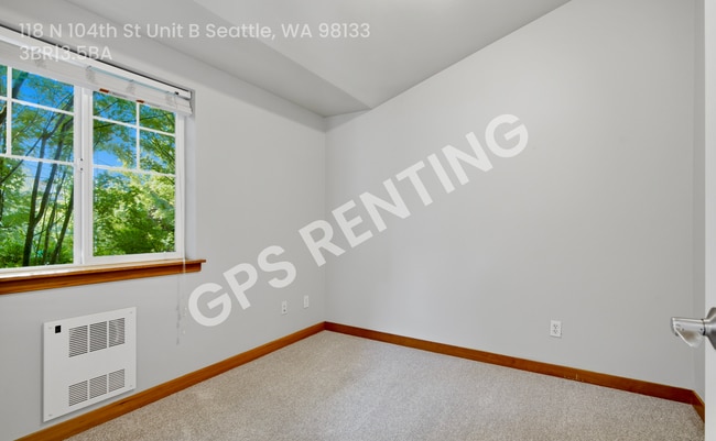 Building Photo - 118 N 104th St