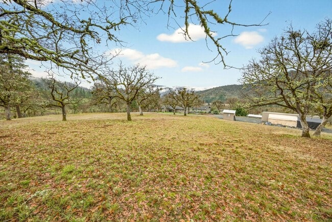 Building Photo - 860 Humbug Creek Rd