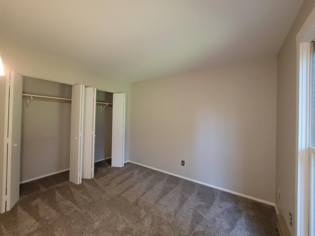 Building Photo - 1040 Smith Ln