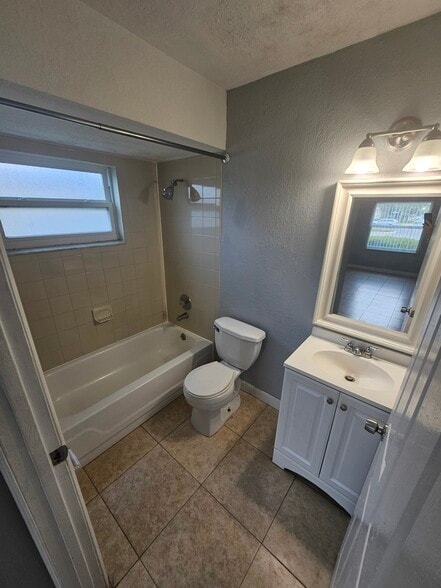 Building Photo - 2401 Barley Club Dr