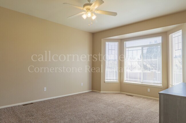 Building Photo - 3305 Hollycrest Dr