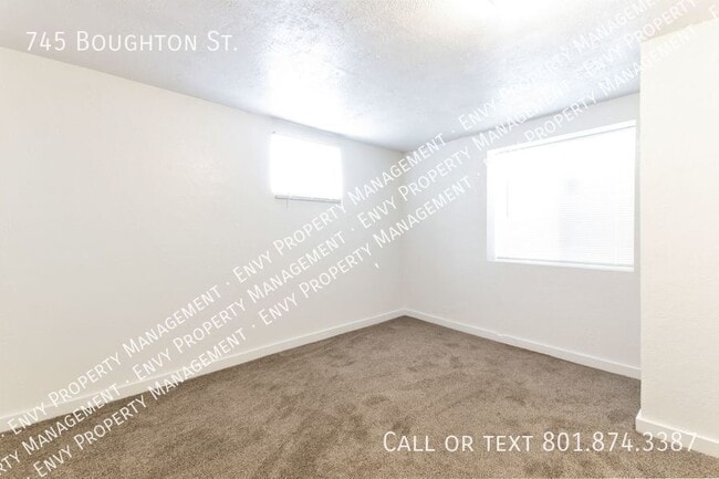 Building Photo - 745 Boughton St