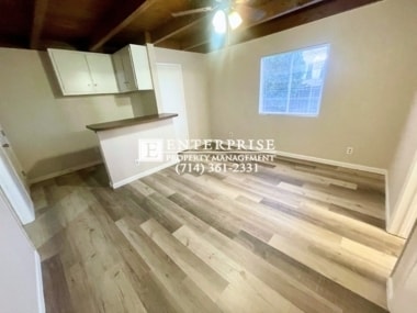 Building Photo - Gorgeous 4-bedroom rental home with in-law suite & two primary suites!