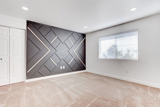 Building Photo - 5792 Ambassador Ave