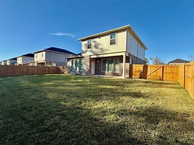 Building Photo - 405 Magnolia Ln