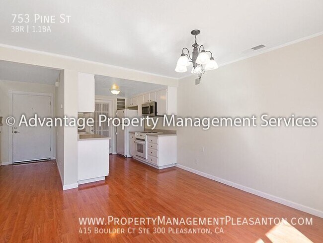 Building Photo - 753 Pine St