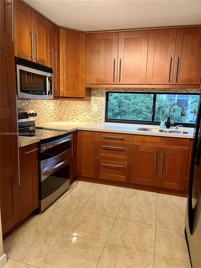 Building Photo - 16919 N Bay Rd