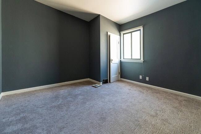 Building Photo - 643 N 200 E