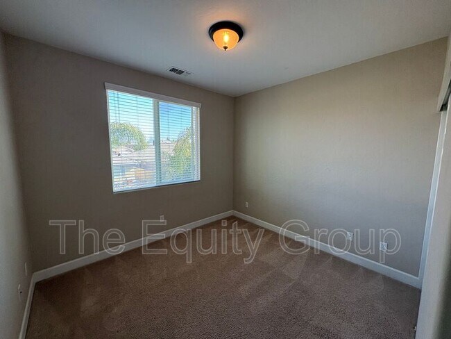 Building Photo - 3116 W Buena Vista Ave