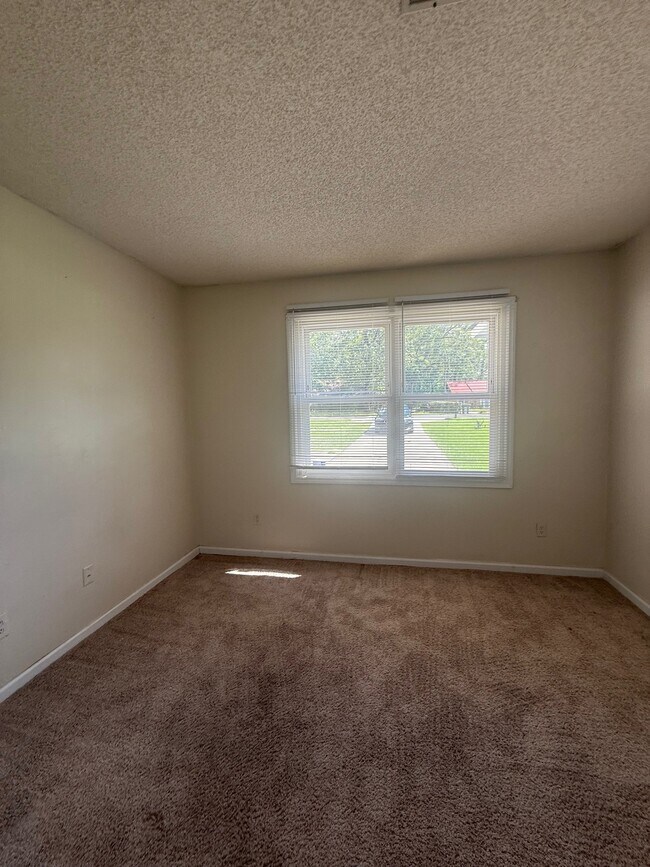 Building Photo - 814 Kelly Dr