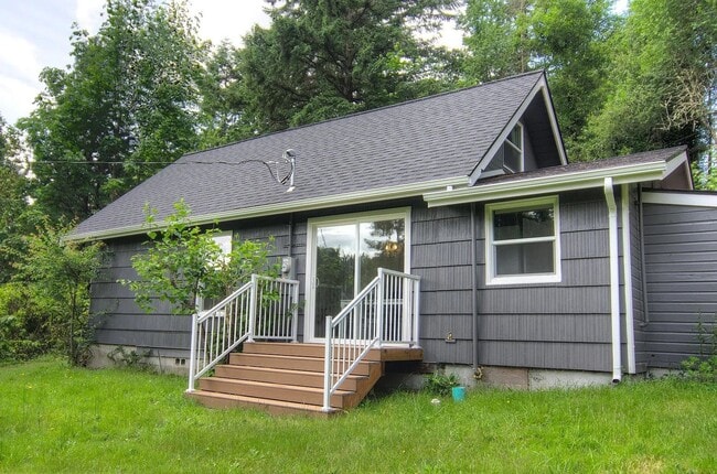 Building Photo - Charming Downtown Gig Harbor Retreat