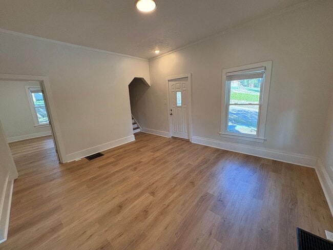 Building Photo - Large House Plattsmouth- with Garage