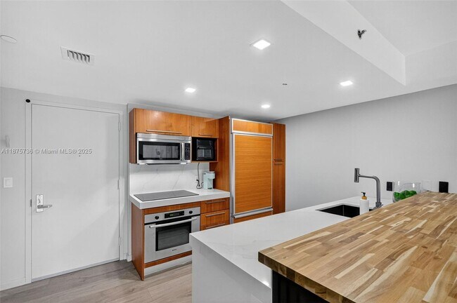Building Photo - 50 Biscayne Blvd