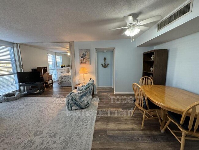 Building Photo - 4700 Ocean Beach Blvd