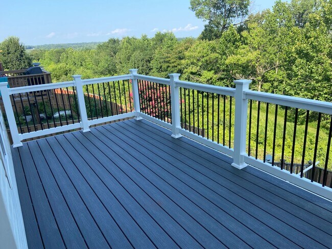 Building Photo - NORTH STAFFORD WELL MAINTAINED TOWNHOME FOR RENT