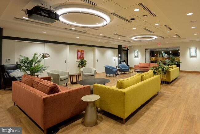 Building Photo - 5904 Mt Eagle Dr