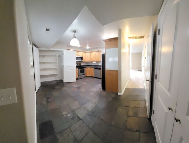 Building Photo - 2 bed, 1.5 bath Townhome at Riverwoods