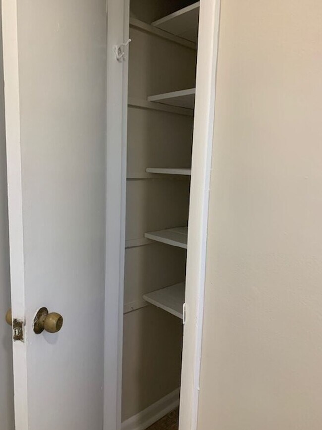 Building Photo - Cape Cod on Clay Mills Road!   251104