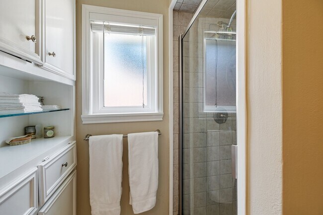 Building Photo - 4411 Deer Lodge Dr