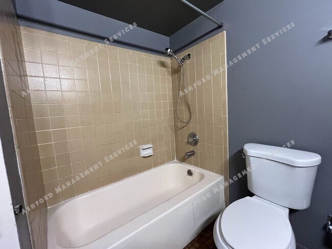 Building Photo - BEAUTIFULLY UPDATED 3 BEDROOM HOME WITH HUGE BACKYARD, RV GATE & ARIZONA ROOM IN GLENDALE!
