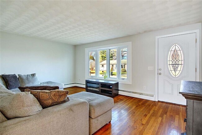 Building Photo - 138 Youngs Ave