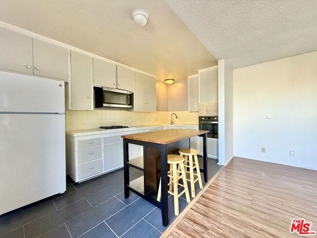 Building Photo - 127 Loma Vista St